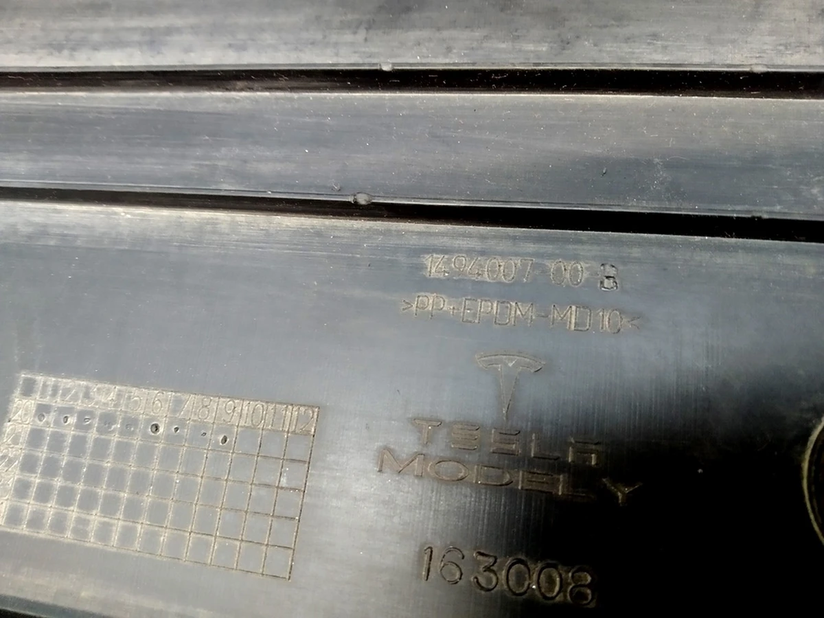 1 Дифузор бампера заднього нижній Tesla Model Y 1494007-00-B