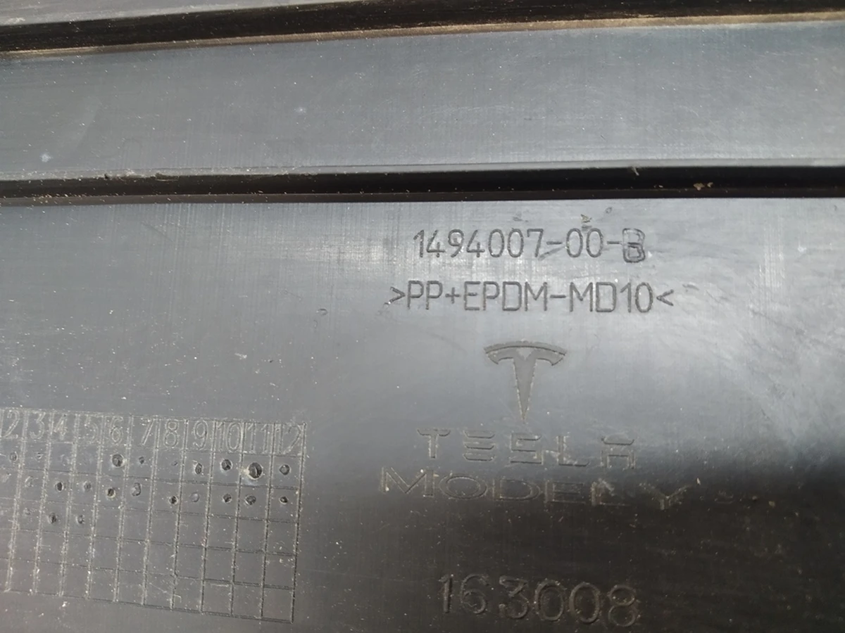 1 Диффузор бампера заднего нижний с повреждением Tesla model Y 1494007-00-B