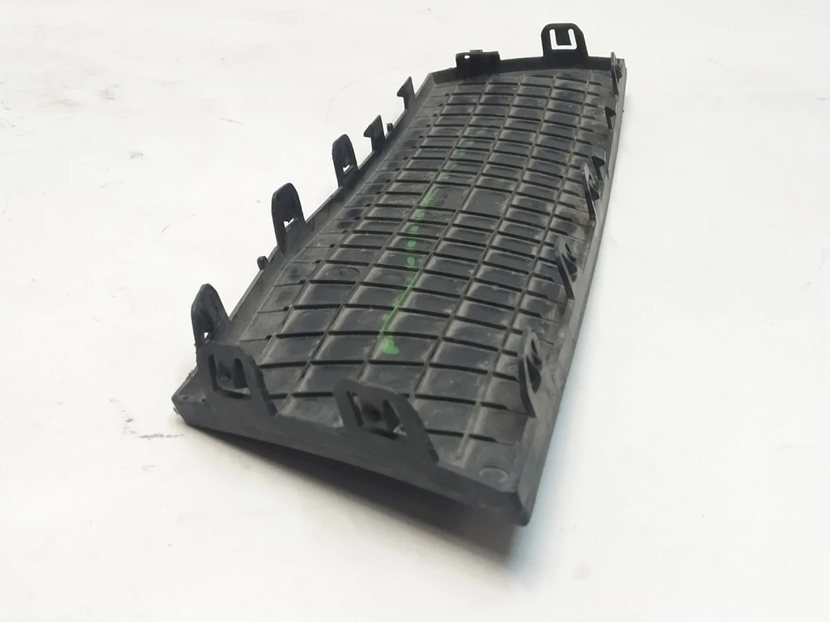 3 TRAILER HITCH COVER ASSEMBLY - REAR FASCIA BASE Tesla Model Y 1494009-00-A