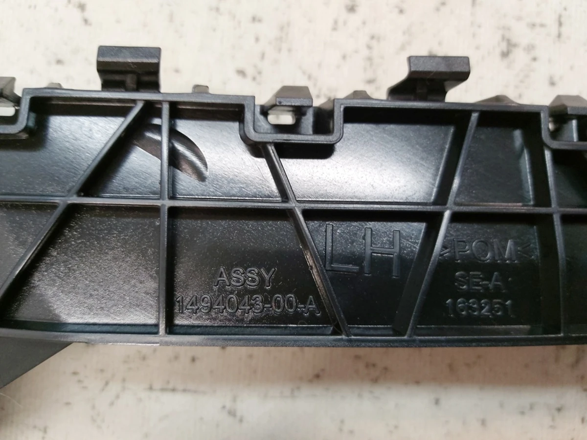 10 Кронштейн заднього бампера лівий Tesla model Y 1494043-00-A