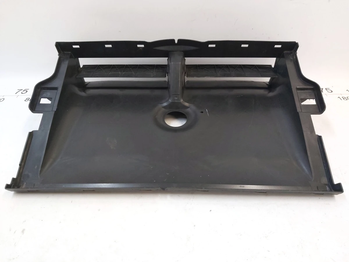 5 Люверс центральный в сборе реставрированный Tesla Model Y 1494159-00-C