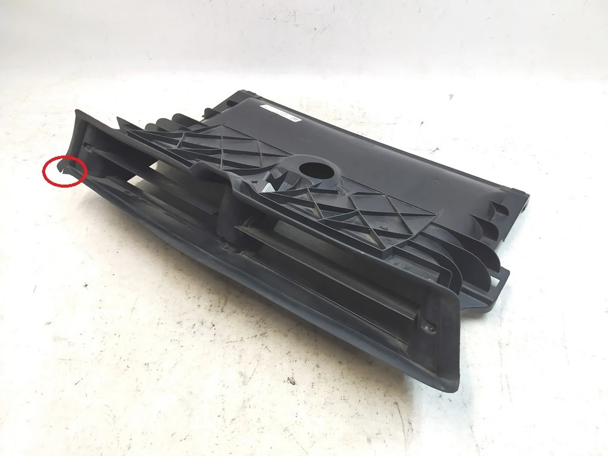 5 Люверс центральний в зборі Tesla Model Y 1494159-00-C