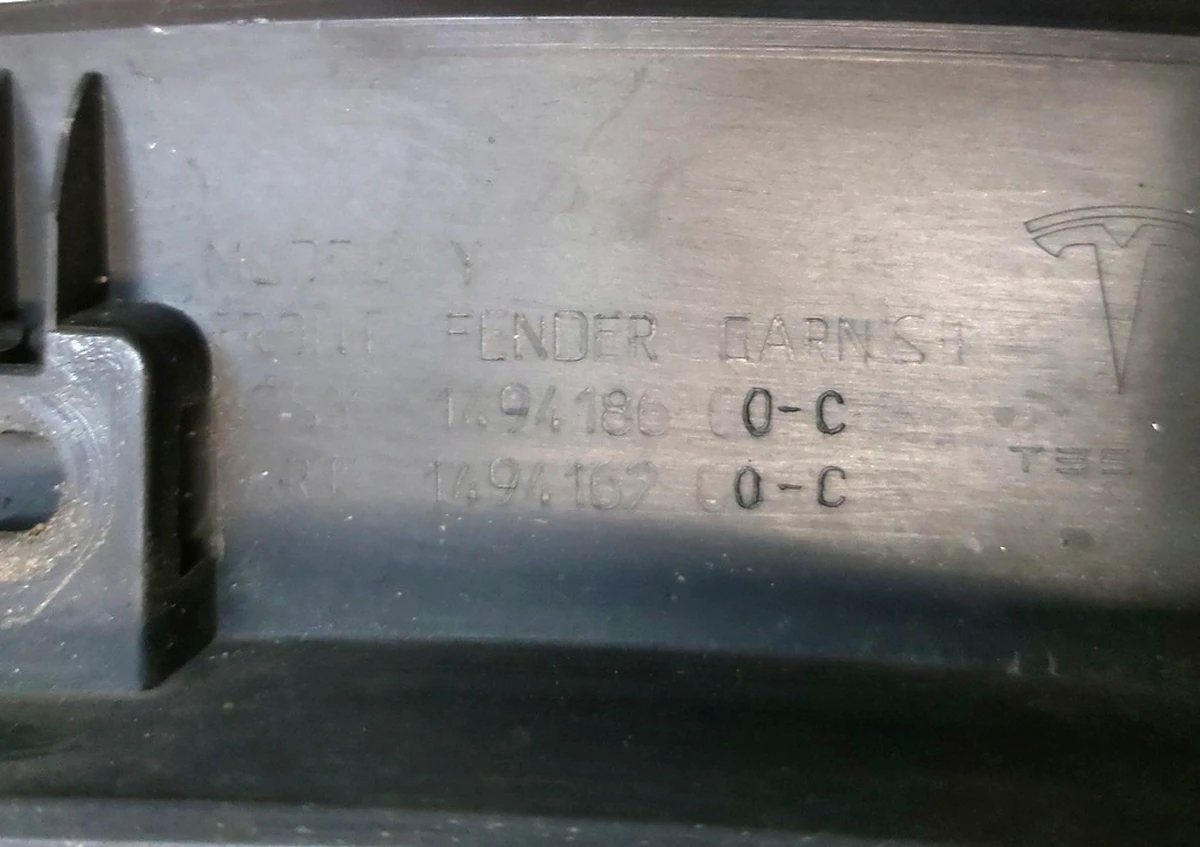 9 Front fender garnish - Right hand Tesla Model Y 1494186-00-C