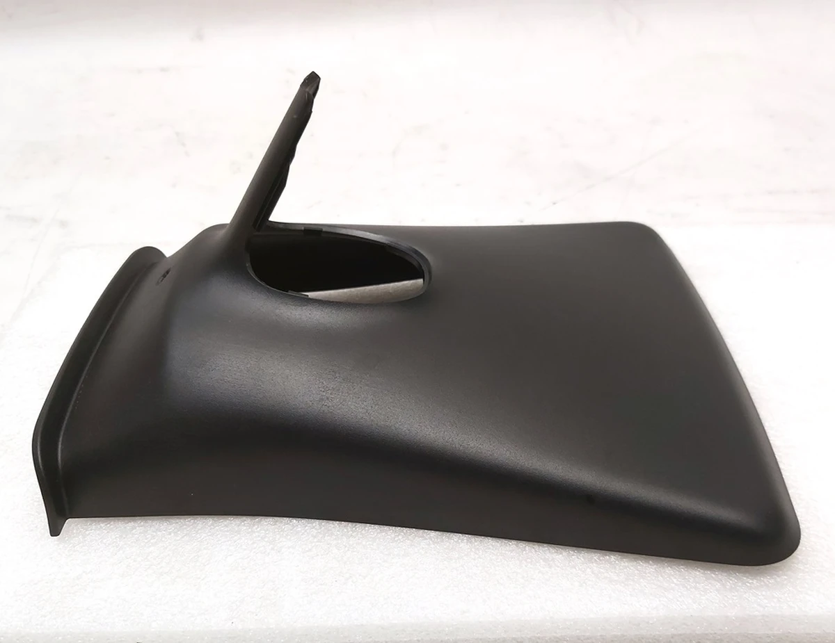 3 Облицовка кронштейна зеркала заднего вида и камеры салона верхняя Tesla model Y 1755687-00-B