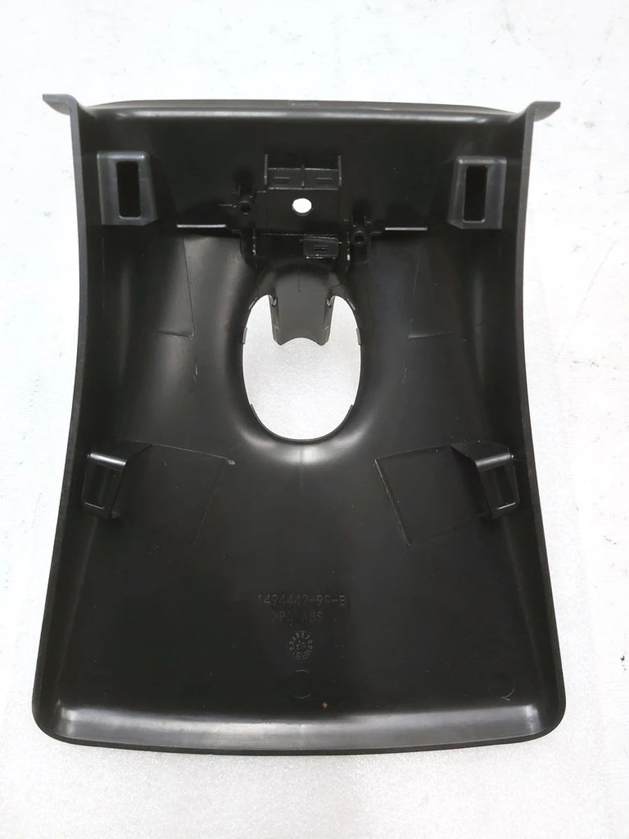 3 Облицовка кронштейна зеркала заднего вида и камеры салона верхняя Tesla model Y 1755687-00-B