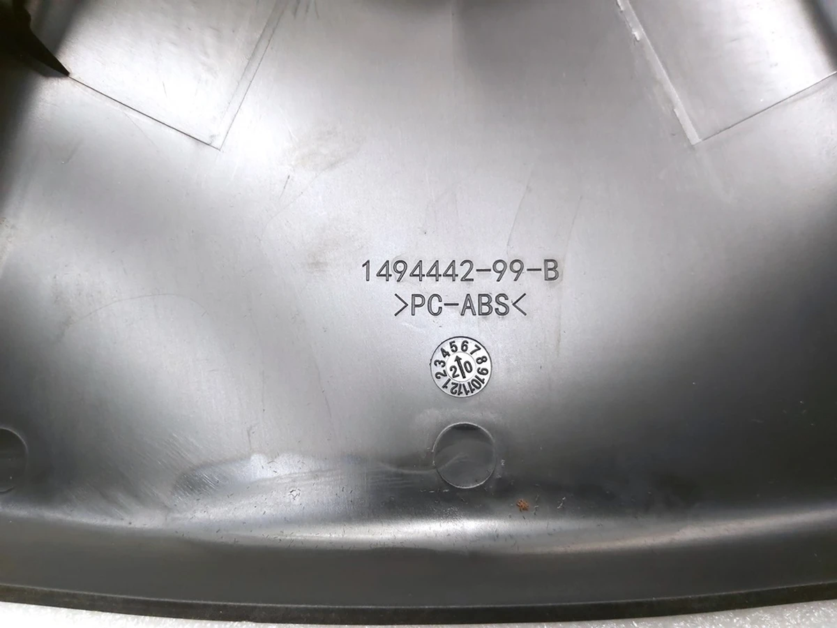 3 Облицовка кронштейна зеркала заднего вида и камеры салона верхняя Tesla model Y 1755687-00-B