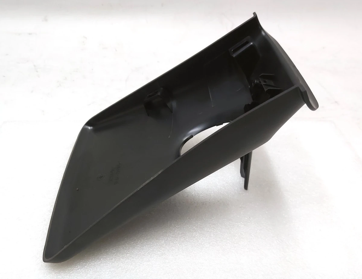 3 Облицовка кронштейна зеркала заднего вида и камеры салона верхняя Tesla model Y 1755687-00-B