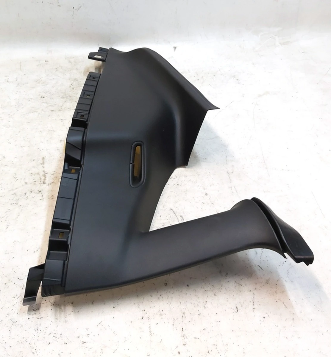 6 Накладка ременя безпеки стійки С лівої з ушкодженням Tesla model Y 1494608-79-A