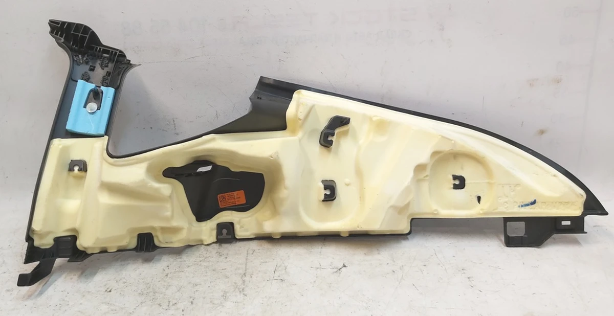 6 Накладка ременя безпеки стійки С лівої з ушкодженням Tesla model Y 1494608-79-A