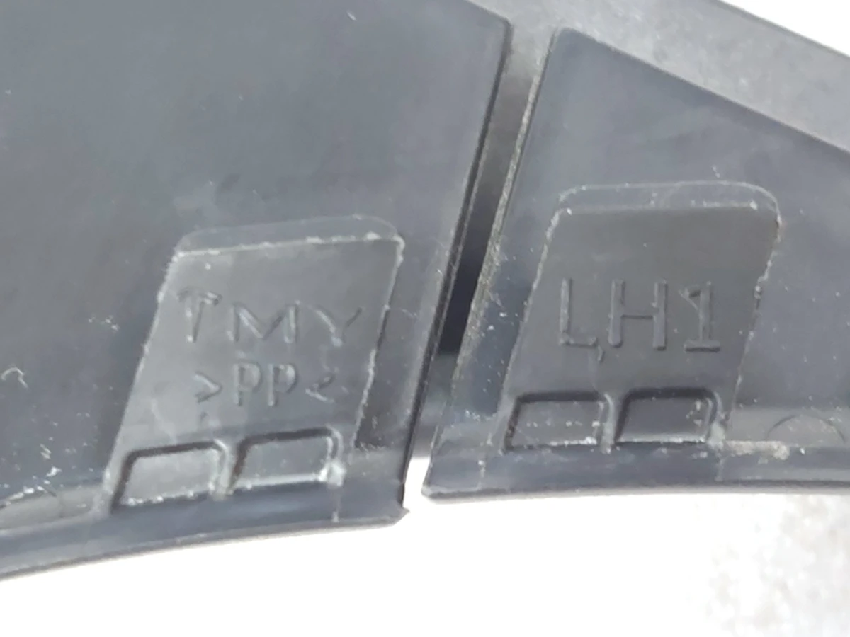 17 C PILLAR 2R SEATBELT BEZEL, ASY, LH Tesla Model Y 1494612-00-C