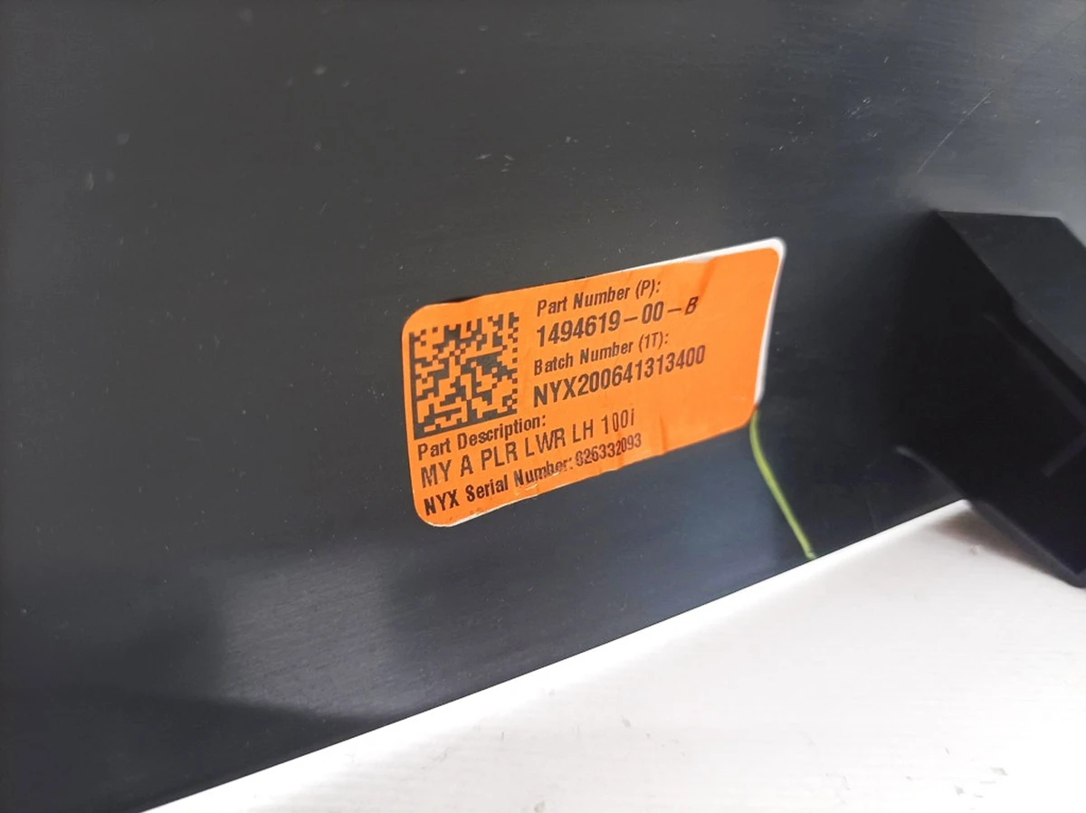 9 Облицовка порога переднего левого Tesla model Y 1494619-00-B