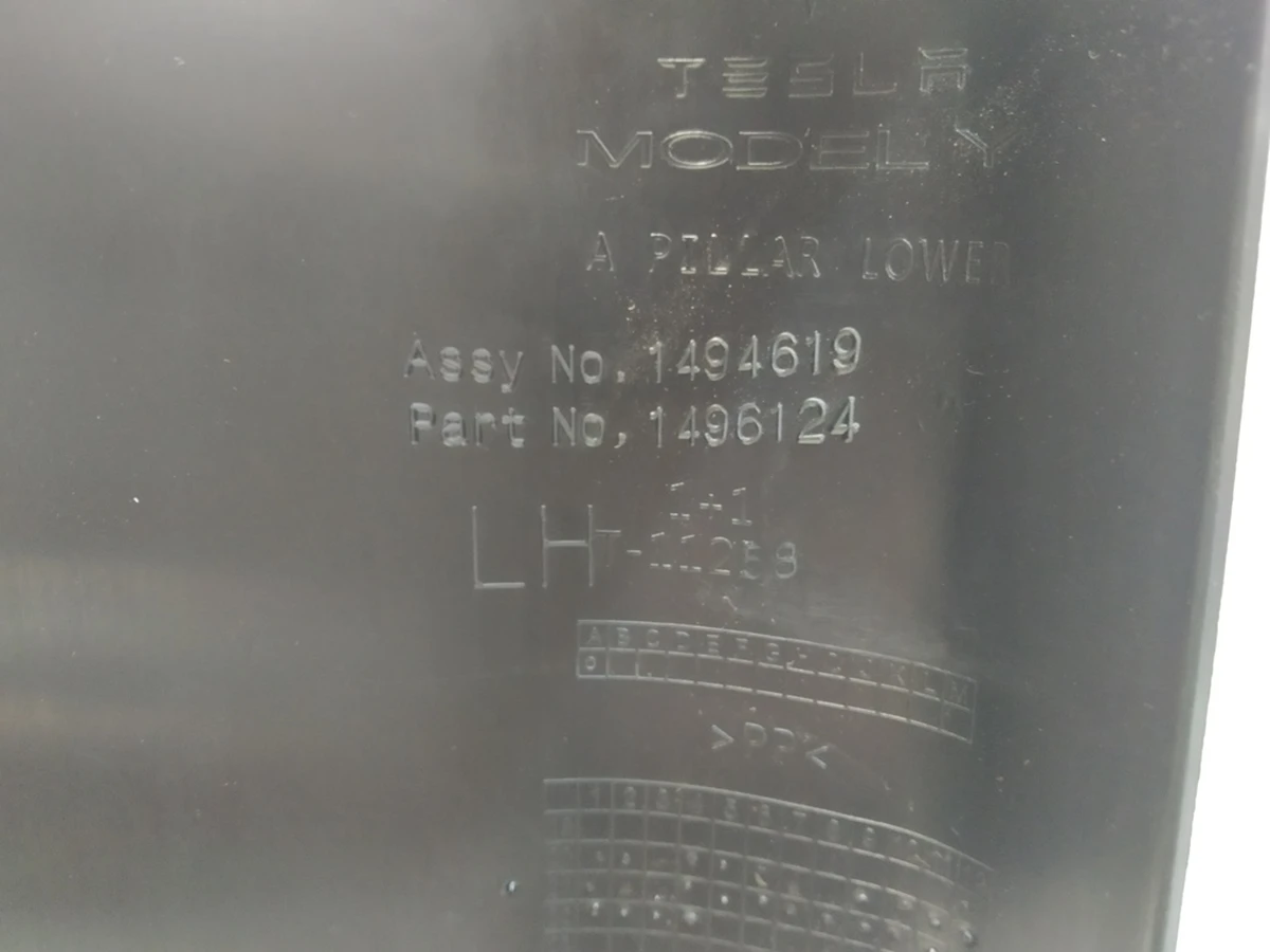 9 Облицювання порога переднього лівого Tesla model Y 1494619-00-D