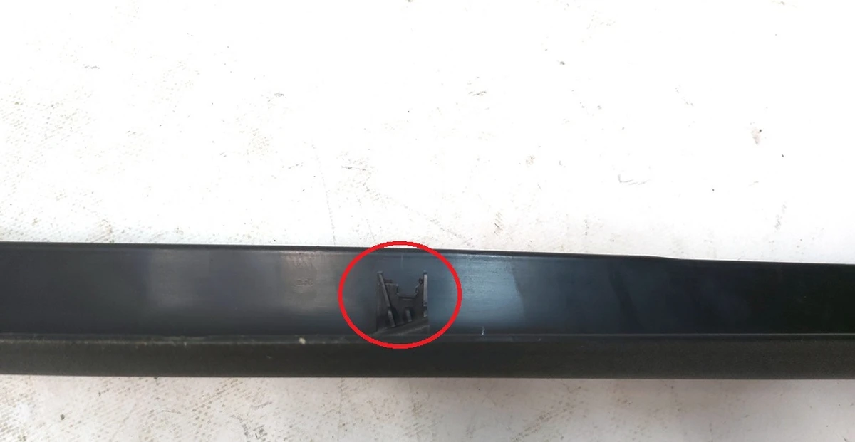 9 Облицювання порога переднього правого Tesla model Y 1494620-00-D