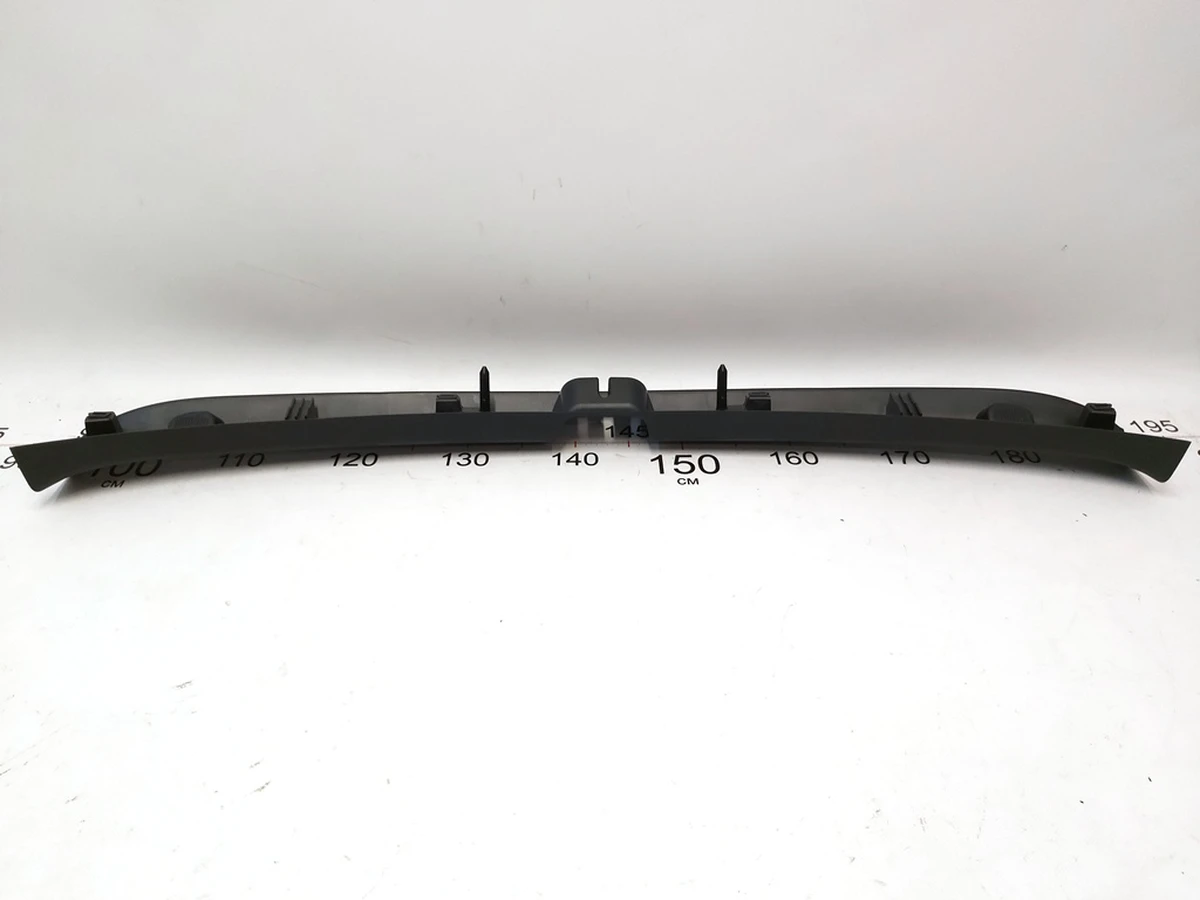 18 Оздоблення багажника пластик (під замок) Tesla Model Y 1494631-00-C