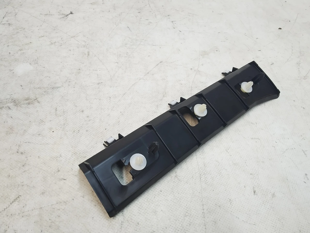 3 Кріплення облицювання багажника ліве Tesla Model Y 1628707-00-A