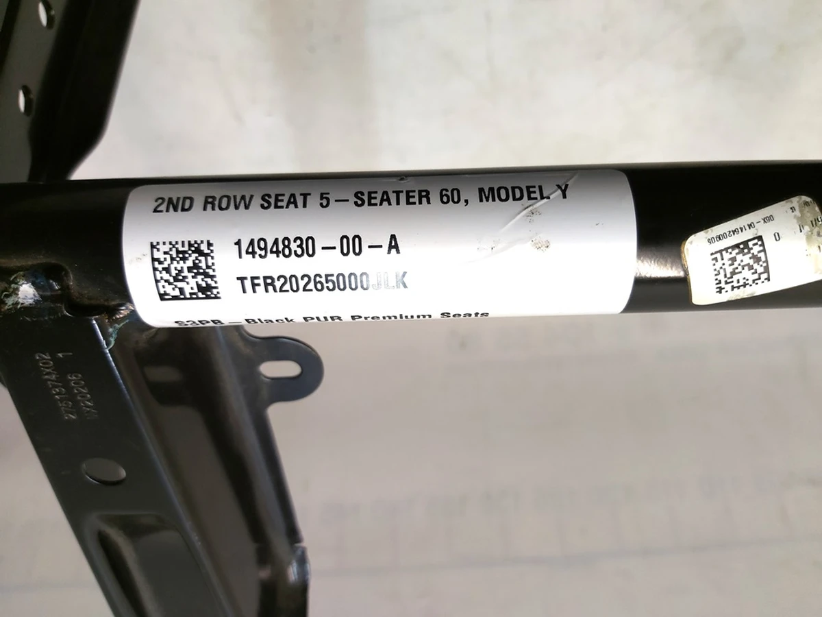 1 Seat backrest 2nd row double PUR BLK assembly with central headrest Tesla model Y 3907891-01-A