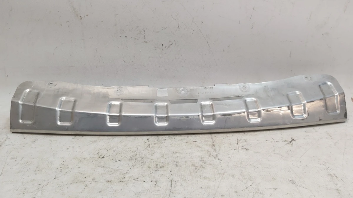 2 Підсилювач верхньої передньої панелі Tesla Model Y 1495093-00-B