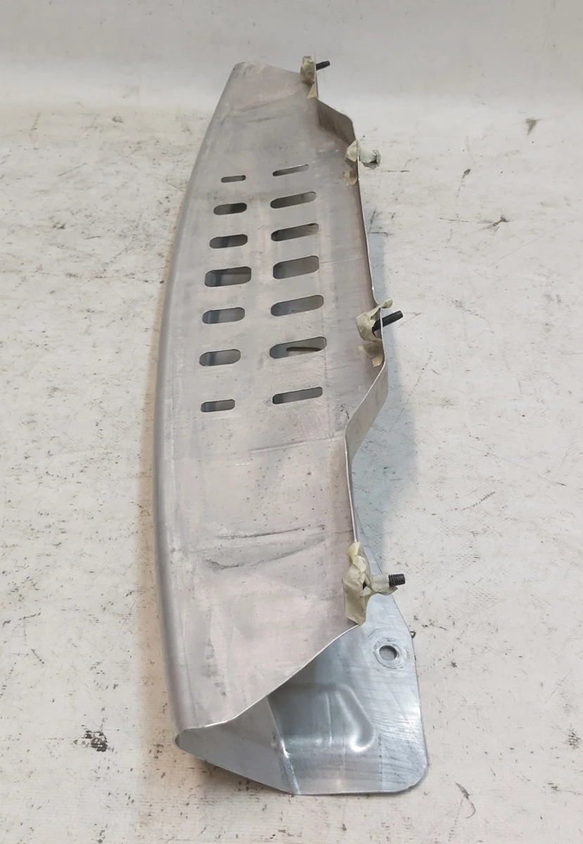 2 Підсилювач верхньої передньої панелі Tesla Model Y 1495093-00-B