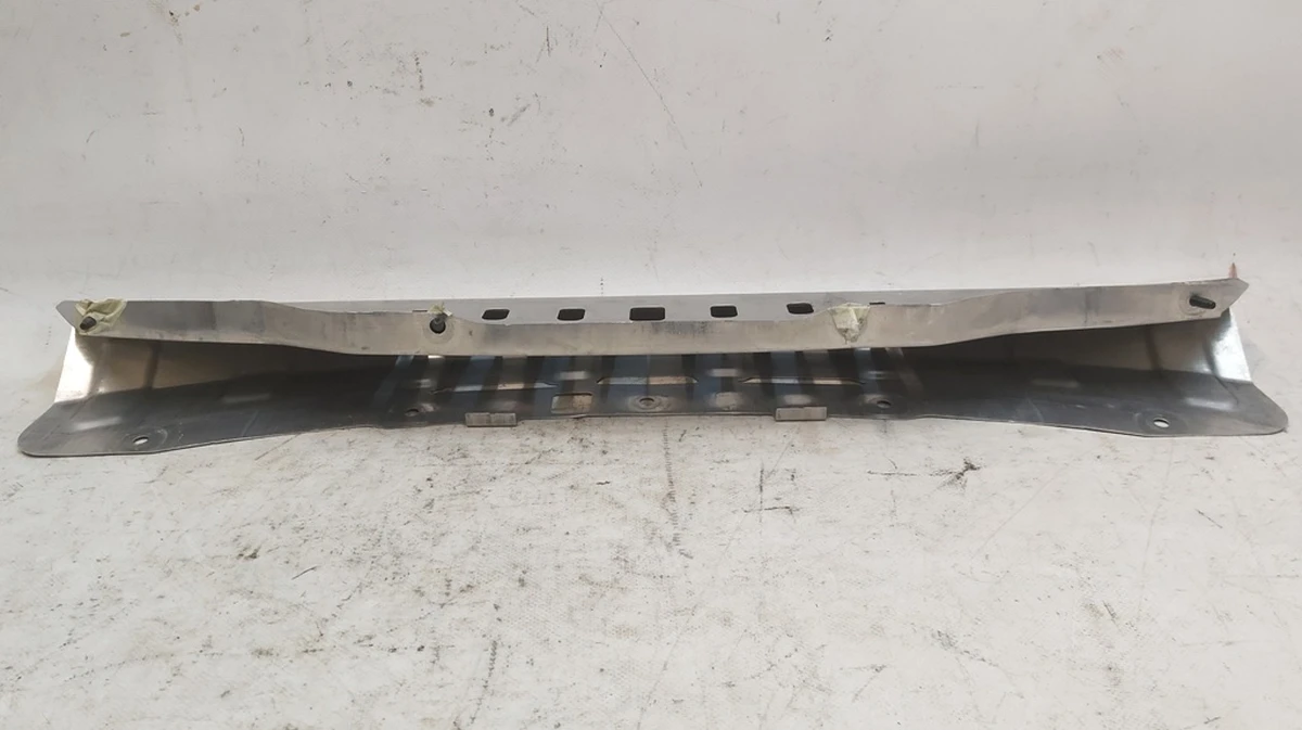 2 Підсилювач верхньої передньої панелі Tesla Model Y 1495093-00-B