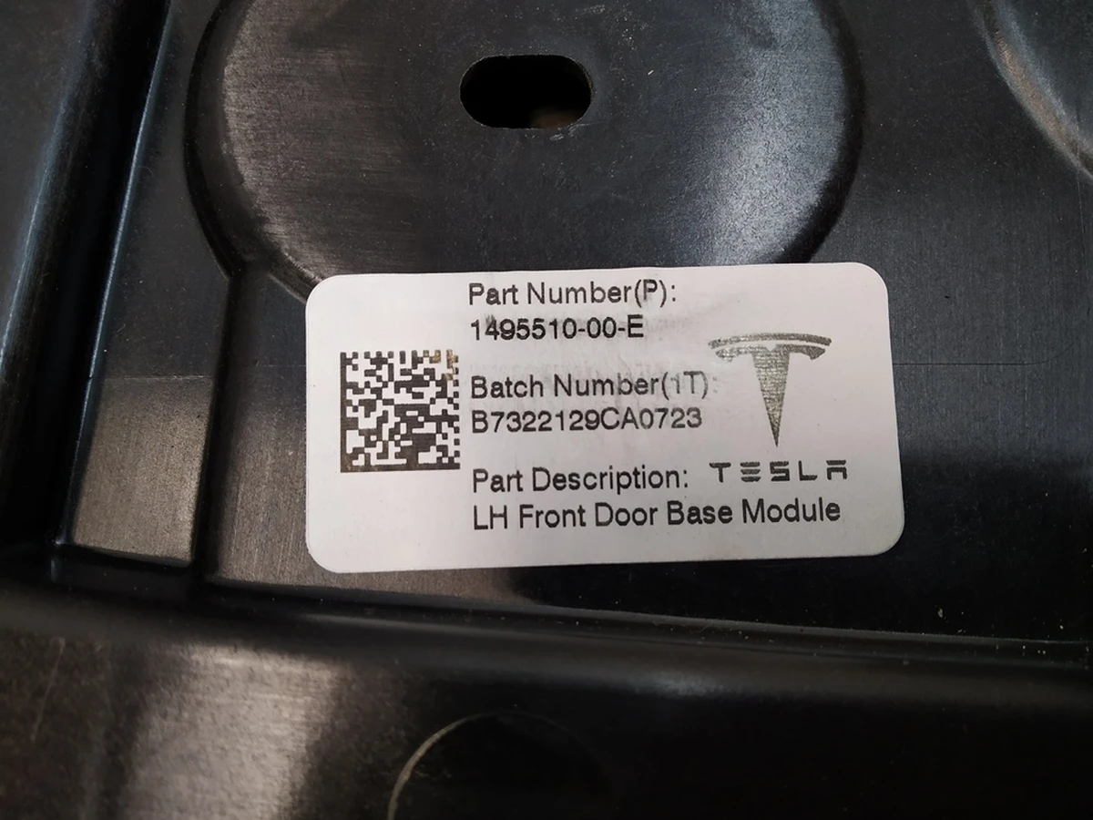 2 Стеклоподъемник передний левый с моторчиком и механизмом подъёма в сборе Tesla Model Y 1526804-00-C, 1526800-00-F