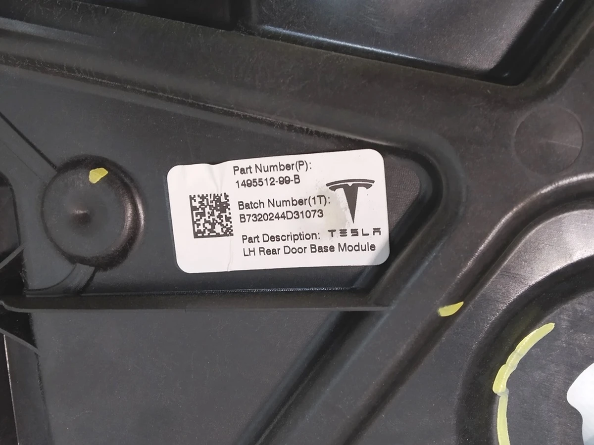 7 Стеклоподъемник задний левый с моторчиком и механизмом подъёма в сборе Tesla Model Y 1526802-00-E, 1526806-00-D