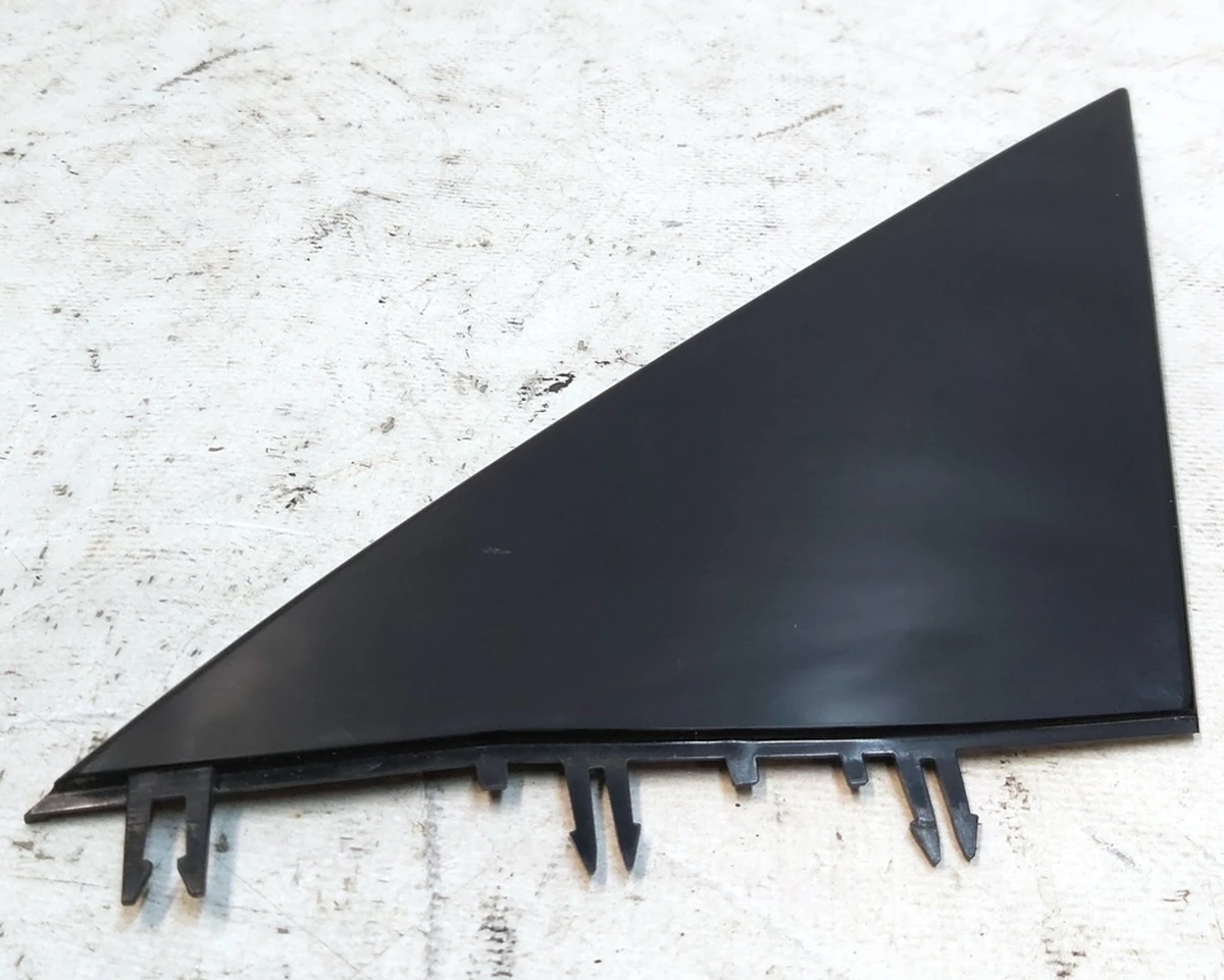 8 Заглушка дзеркала лівого 2529.3015 (трикутник) Tesla Model Y 1495632-00-B