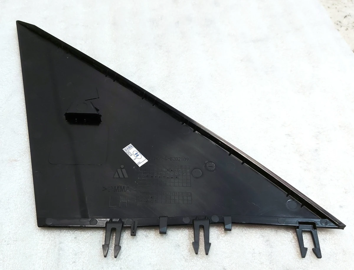 8 Заглушка зеркала левого 2529.3015 (треугольник) Tesla Model Y, Model Y Feb 2025 1495632-00-B