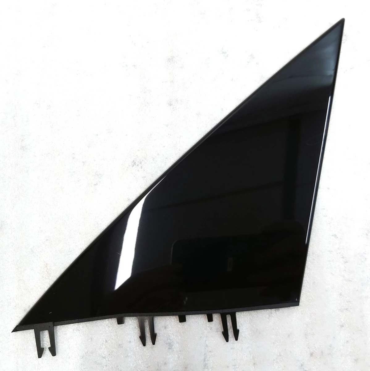 8 Заглушка зеркала левого 2529.3015 (треугольник) Tesla Model Y, Model Y Feb 2025 1495632-00-B