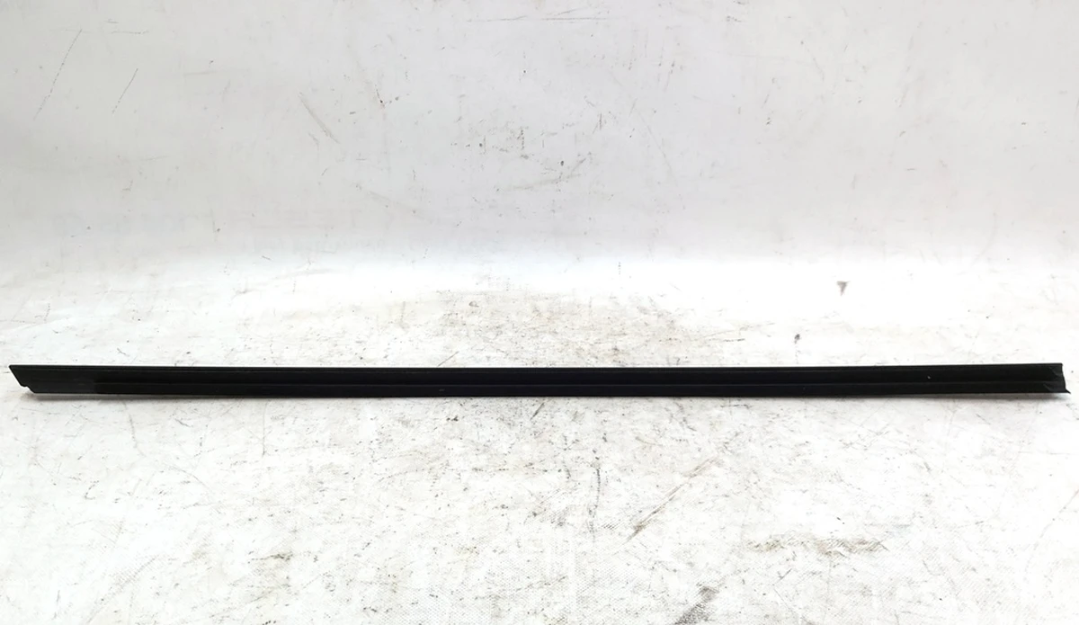 2 Молдинг зовнішній дверей передньої лівої BLACK BLACK Tesla Model Y 1495710-00-F