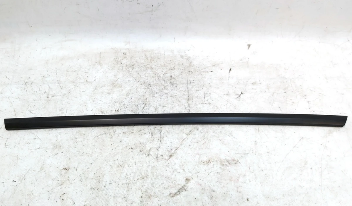 2 Rear door outer belt assembly RH BLACK Tesla Model Y 1495723-00-C, 1495721-00-E