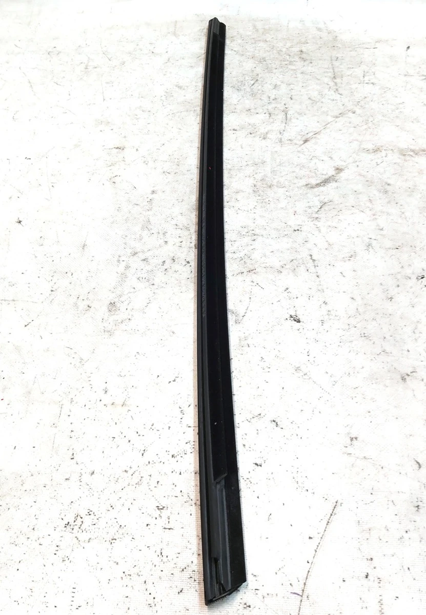 2 Rear door outer belt assembly RH BLACK Tesla Model Y 1495723-00-C, 1495721-00-E