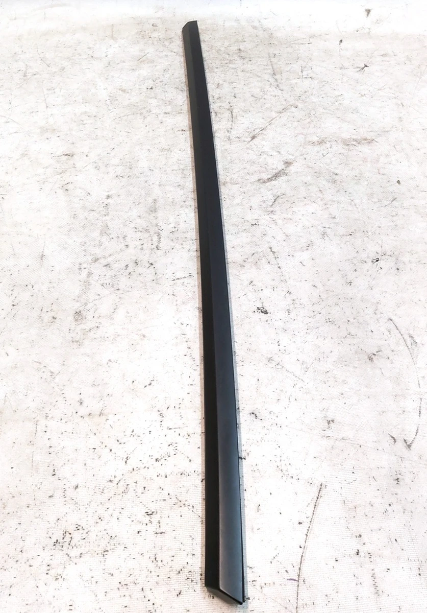 2 Rear door outer belt assembly RH BLACK Tesla Model Y 1495723-00-C, 1495721-00-E