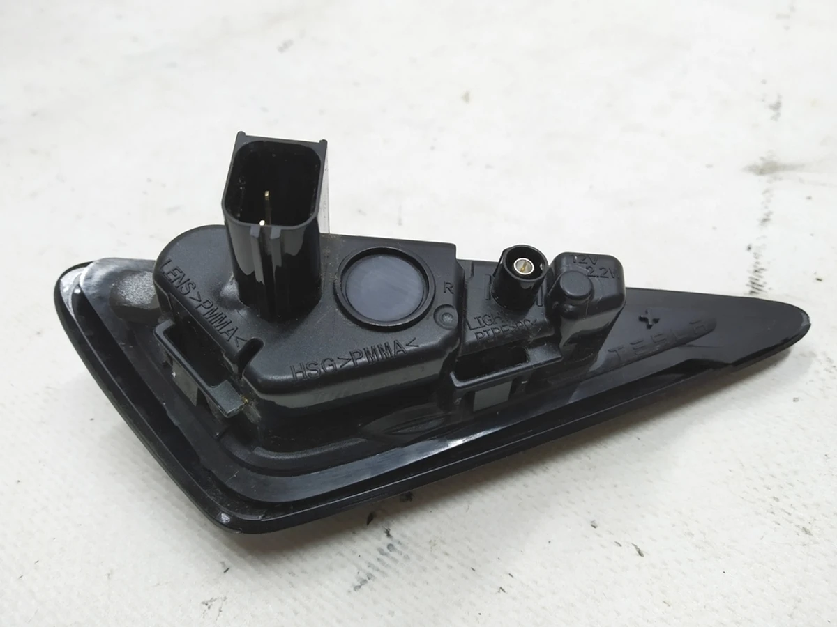 3 Повторитель поворота правый (камера) BLACK Tesla model 3, model Y 1495865-20-C