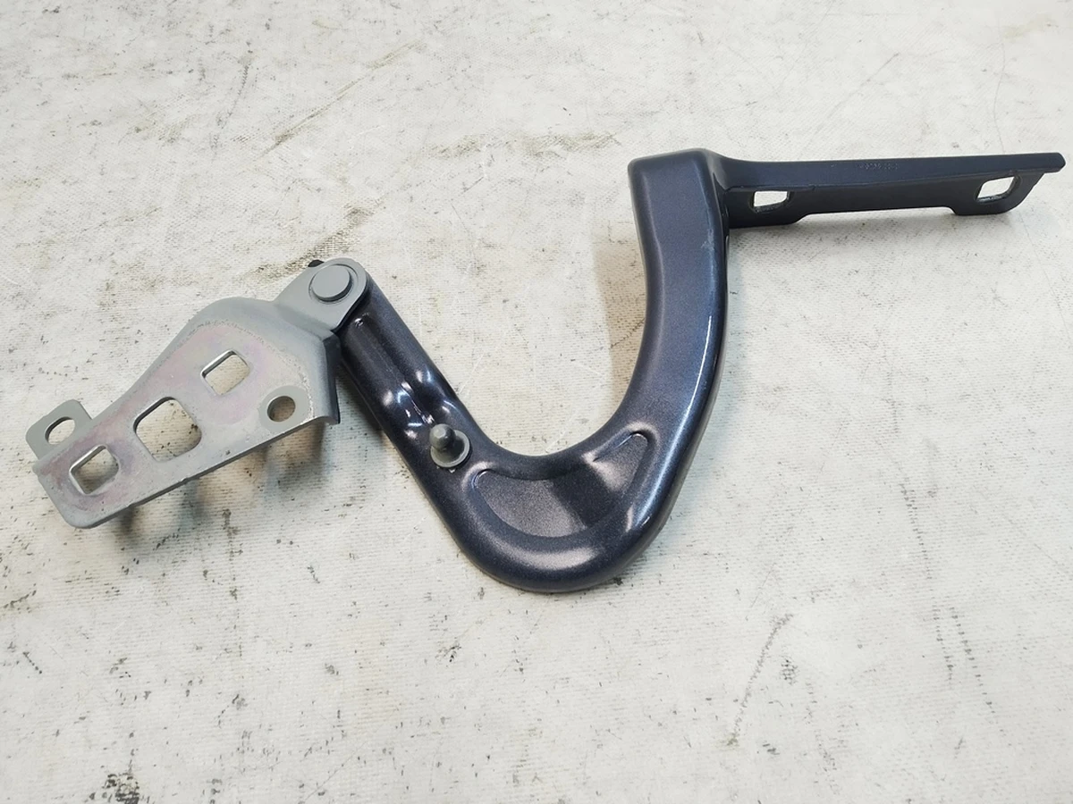 2 Петля крепления капота правая Tesla Model Y 1496268-00-C
