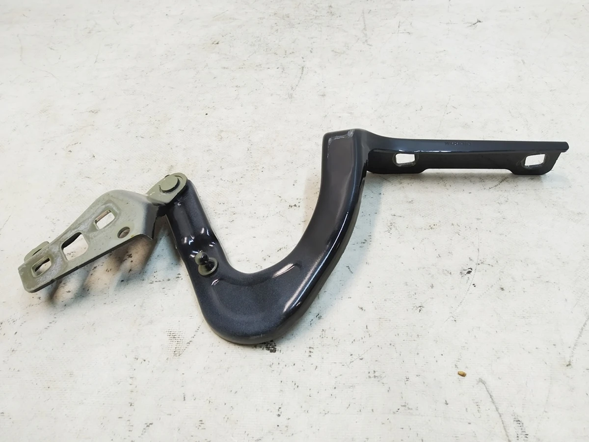 2 MY Hood hinge, RH Tesla Model Y 1496268-00-C