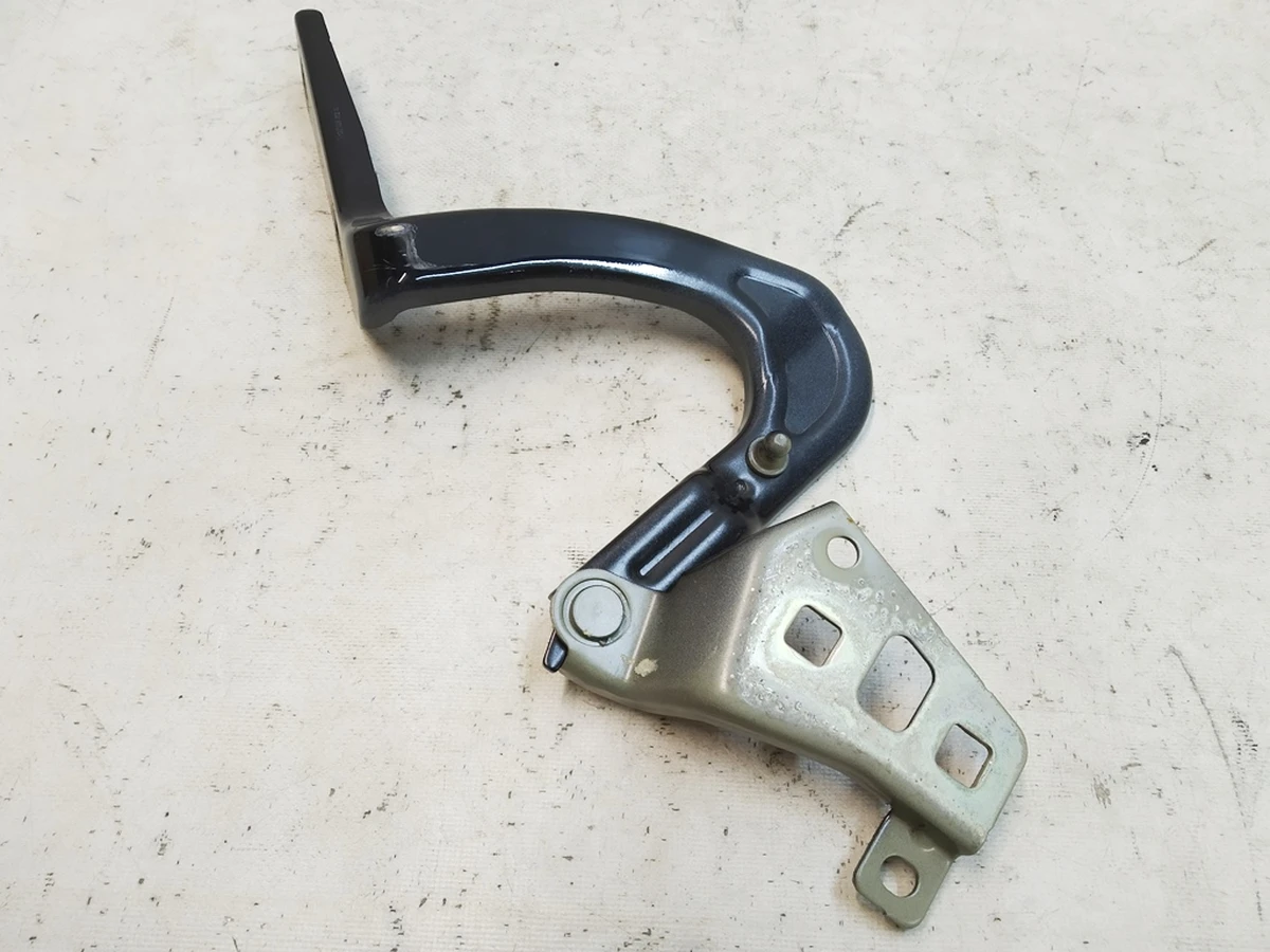 2 MY Hood hinge, RH Tesla Model Y 1496268-00-C