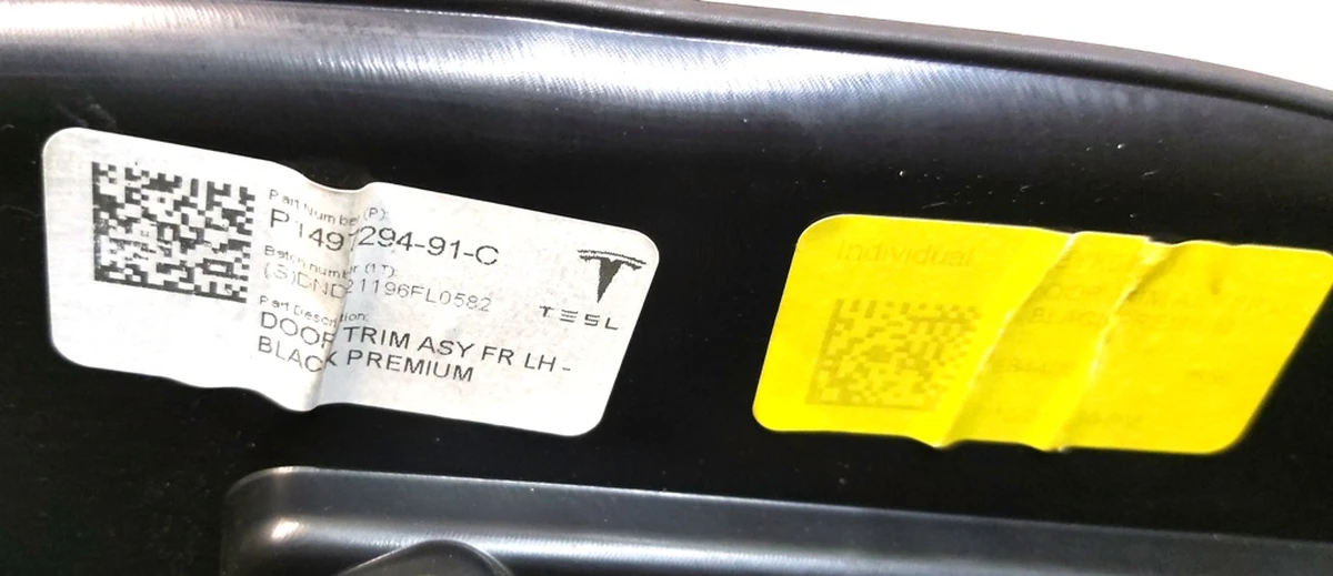1 DOOR TRIM ASY, FR LH, LHD with power window adjustment unit PREM BLACK Tesla model Y 1497294-01-A