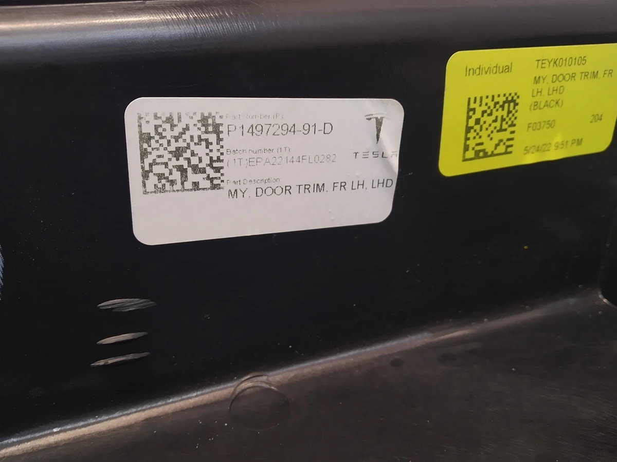 1 Door trim assembly - Front - Left hand - Left hand drive (black) with  power window adjustment unit damaged Tesla Model Y 1497294-91-D