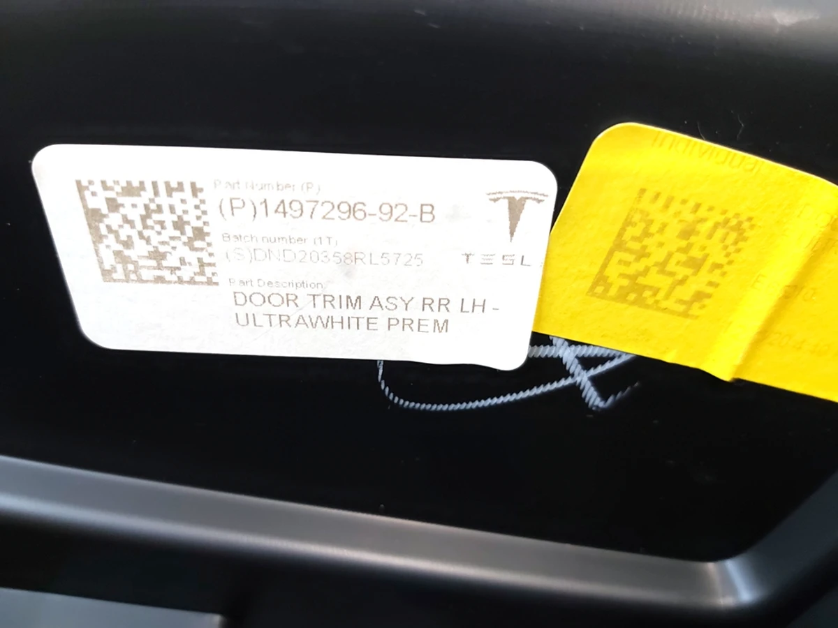 1 Карта двери задней левой в сборе PREM WHITE Tesla Model Y 1497296-92-B