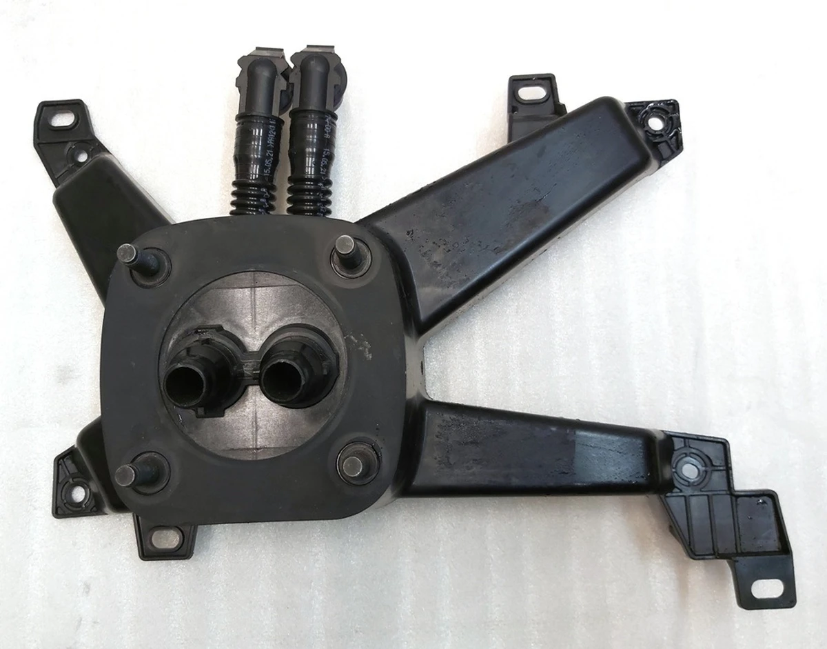 Кронштейн кріплення комп'ютера автомобіля в зборі з патрубками охолодження Tesla Model Y 1497304-00-D