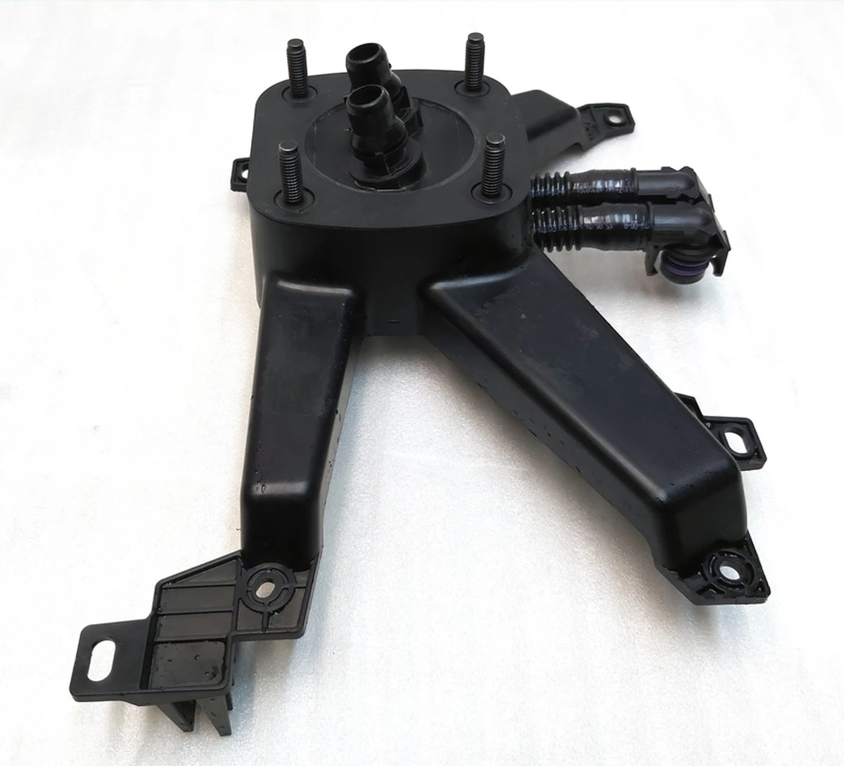 Кронштейн кріплення комп'ютера автомобіля в зборі з патрубками охолодження Tesla Model Y 1497304-00-D