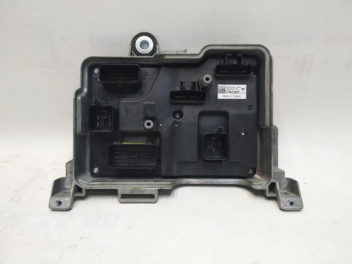 3 Боді контролер передній у зборі з радіатором охолодження REV01 Tesla Model Y 1497317-00-F