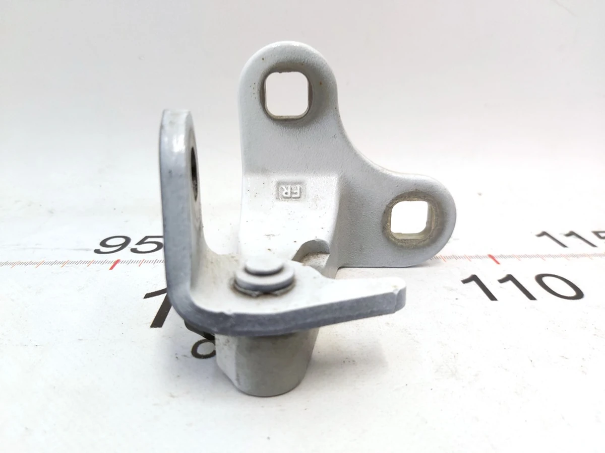 1 Петля дверцят передніх правих верхня нижня PPSW Tesla Model Y 1497496-00-B