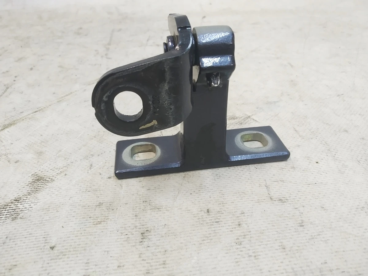 1 Петля дверей задніх правих верхня PMNG Tesla Model Y 1497498-00-E