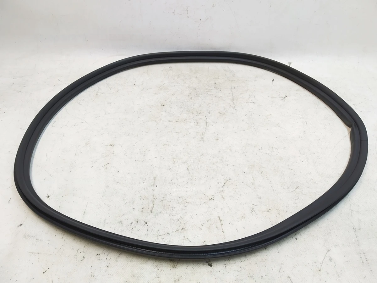 4 Уплотнитель бокса подкапотного резиновый Tesla model Y 1497672-00-A