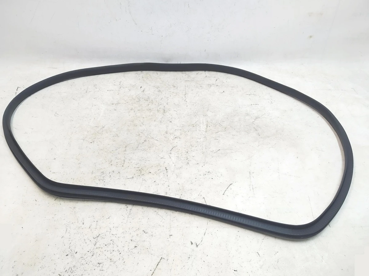 2 Уплотнитель дверного проёма заднего правого Tesla Model Y 1497676-98-C