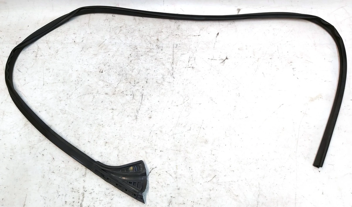 3 Ущільнювач дверного молдингу верхній правий Tesla model Y 1497678-00-A