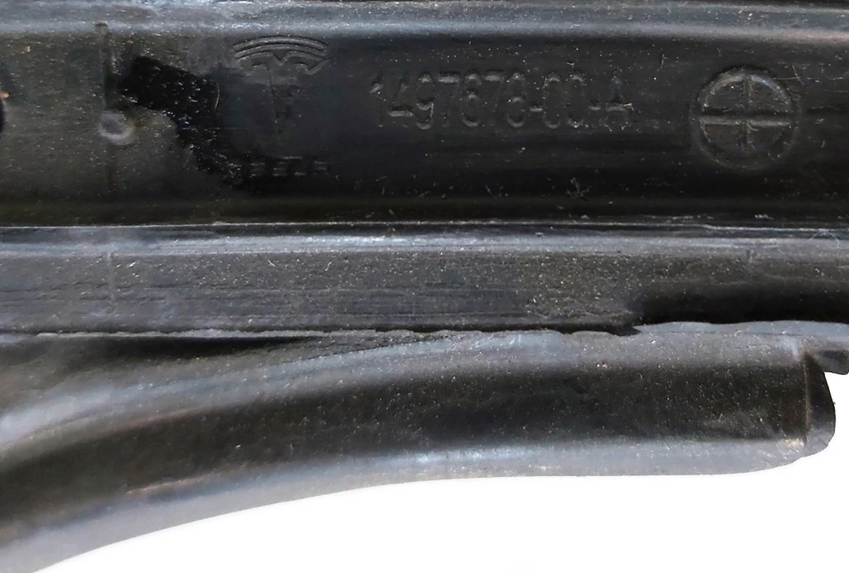 3 HEADER SEAL, RH, Tesla model Y 1497678-00-A