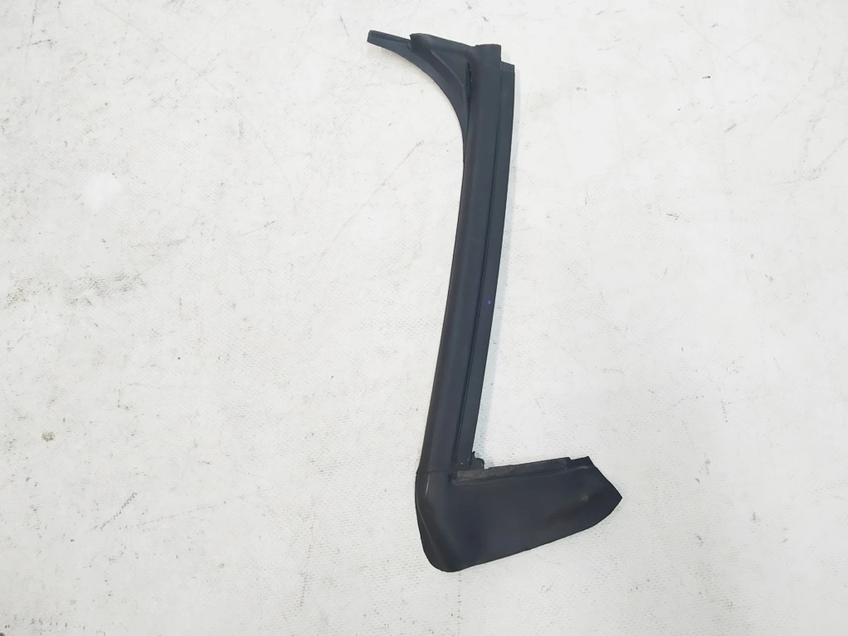 3 Seal rubber glass fender rear left Tesla model Y 1673554-00-B