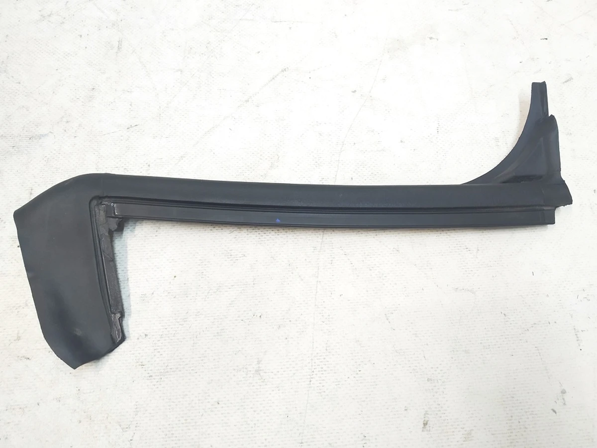 3 Seal rubber glass fender rear left Tesla model Y 1673554-00-B